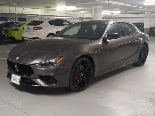 Grigio Maratea Metallic 2024 Maserati Ghibli Modena Ultima Q4