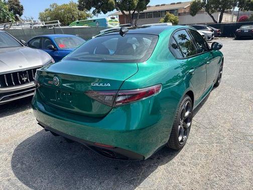 Verde 2025 Alfa Romeo Giulia TRIBUTO ITALIANO