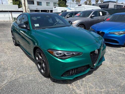 Verde 2025 Alfa Romeo Giulia TRIBUTO ITALIANO