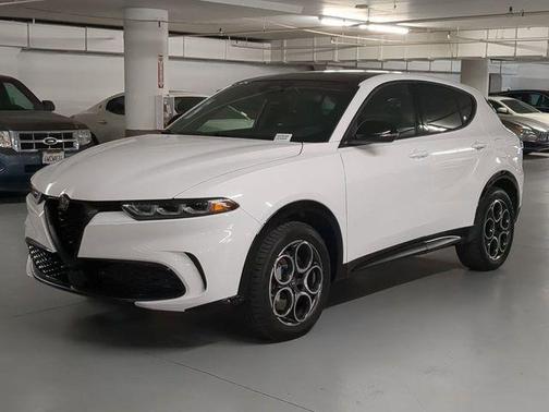 2025 Alfa Romeo Tonale Base