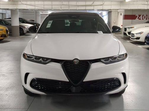 2025 Alfa Romeo Tonale Base