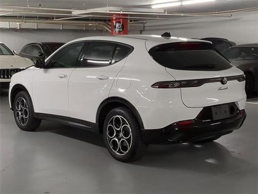 2025 Alfa Romeo Tonale Base