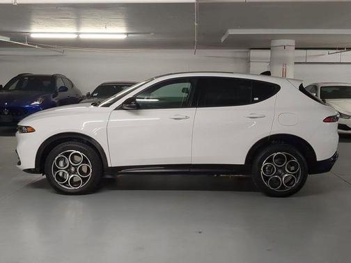 2025 Alfa Romeo Tonale Base