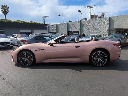 ROSEGOLD 2025 Maserati GranCabrio Trofeo