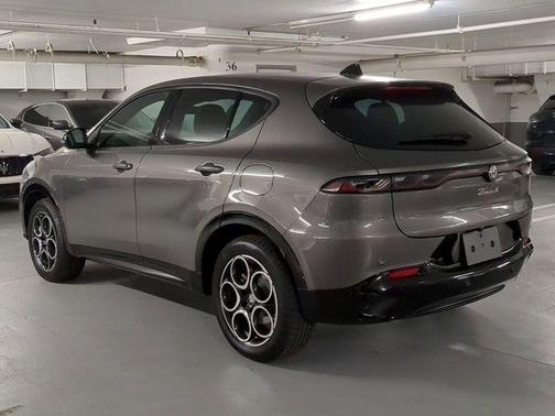 2025 Alfa Romeo Tonale Base