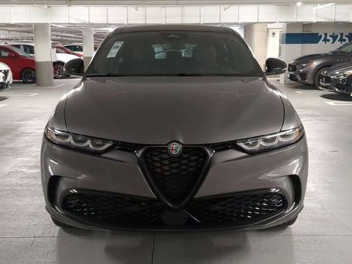 2025 Alfa Romeo Tonale Base