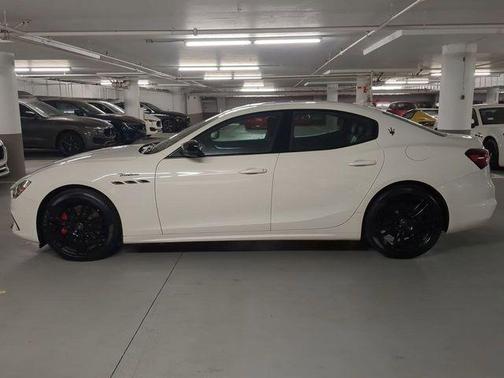 BIANCOPASTELLO 2024 Maserati Ghibli Modena Ultima Q4