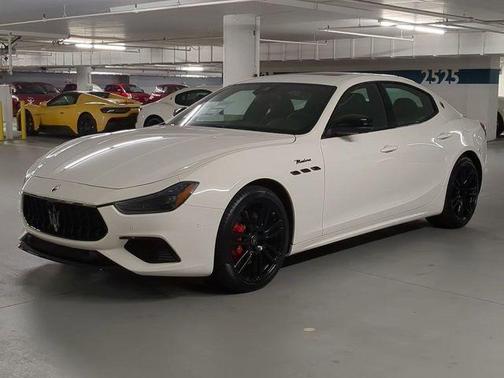 BIANCOPASTELLO 2024 Maserati Ghibli Modena Ultima Q4