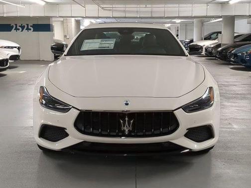 BIANCOPASTELLO 2024 Maserati Ghibli Modena Ultima Q4