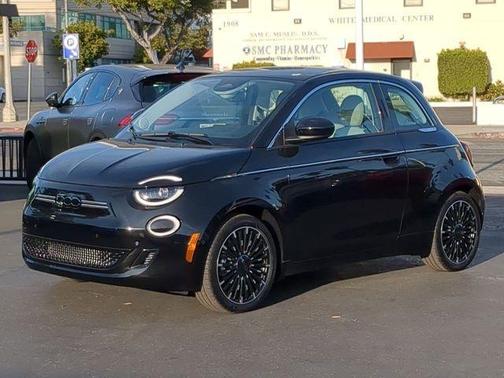 2024 FIAT 500e Base