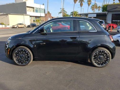 2024 FIAT 500e Base