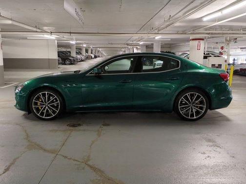 Verde 2023 Maserati Ghibli Modena Q4