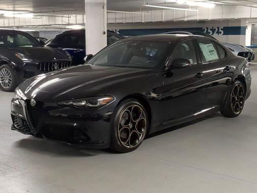 2025 Alfa Romeo Giulia Intensa