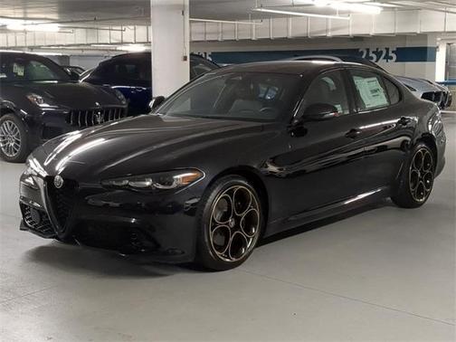 2025 Alfa Romeo Giulia Intensa