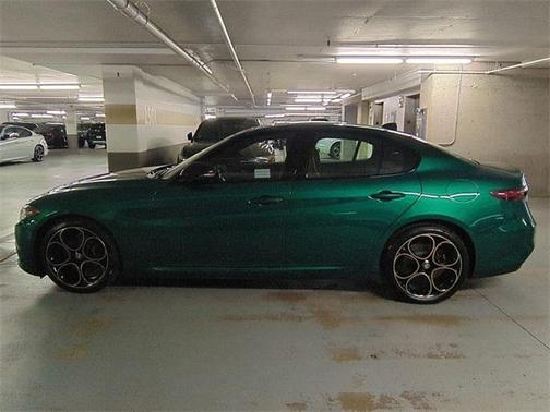 2025 Alfa Romeo Giulia Intensa