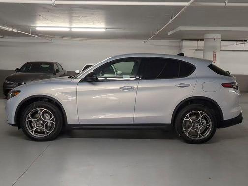 2025 Alfa Romeo Stelvio Base