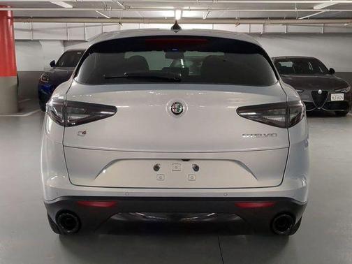 2025 Alfa Romeo Stelvio Base