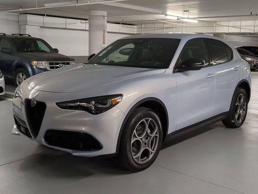2025 Alfa Romeo Stelvio Base