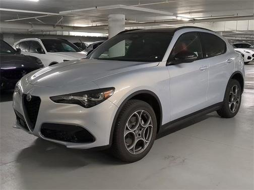 2025 Alfa Romeo Stelvio Base