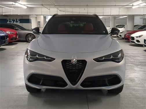 2025 Alfa Romeo Stelvio Base