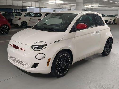 2024 FIAT 500e Base