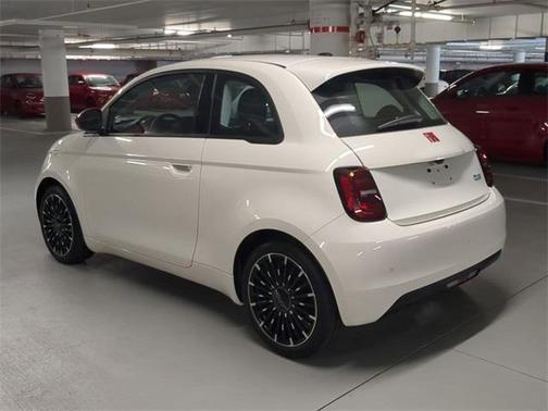 2024 FIAT 500e Base
