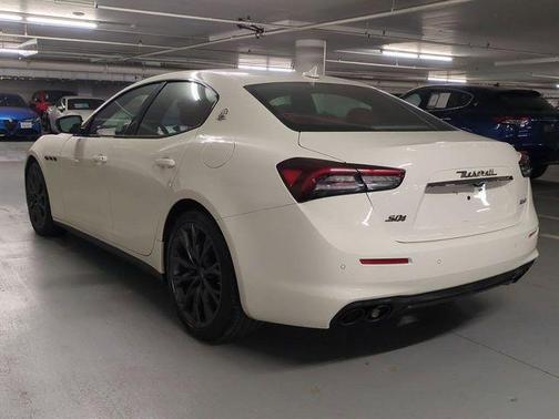 Bianco 2021 Maserati Ghibli S Q4