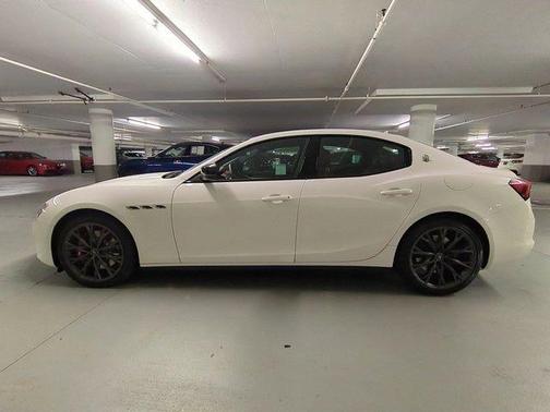 Bianco 2021 Maserati Ghibli S Q4