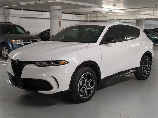2025 Alfa Romeo Tonale Base
