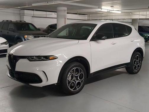 2025 Alfa Romeo Tonale Base
