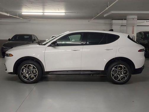 2025 Alfa Romeo Tonale Base