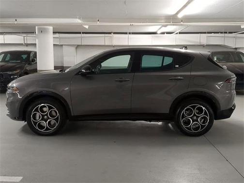 2025 Alfa Romeo Tonale Base