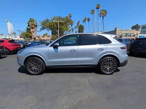 Dolomite Silver Metallic 2021 Porsche Cayenne Base