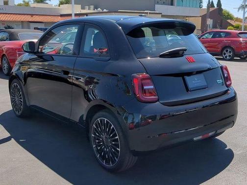 2024 FIAT 500e Base