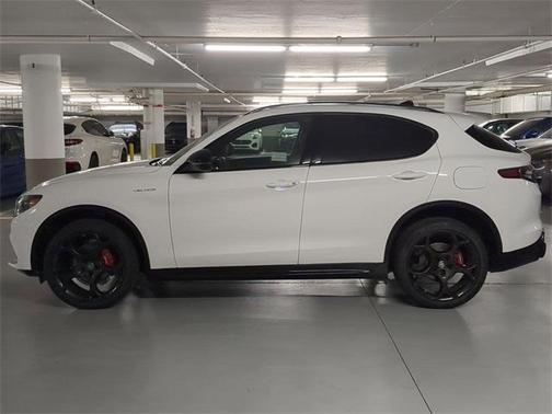 2025 Alfa Romeo Stelvio Base