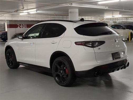 2025 Alfa Romeo Stelvio Base