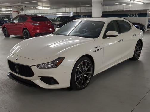 2022 Maserati Ghibli Modena