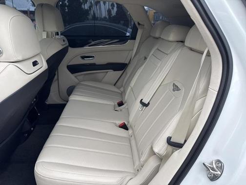 2024 Bentley Bentayga Hybrid 