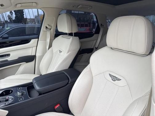 2024 Bentley Bentayga Hybrid 