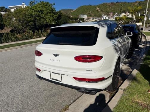 2024 Bentley Bentayga Hybrid 