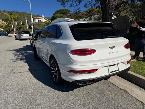 2024 Bentley Bentayga Hybrid 
