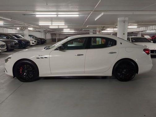 Bianco 2024 Maserati Ghibli Modena Ultima Q4