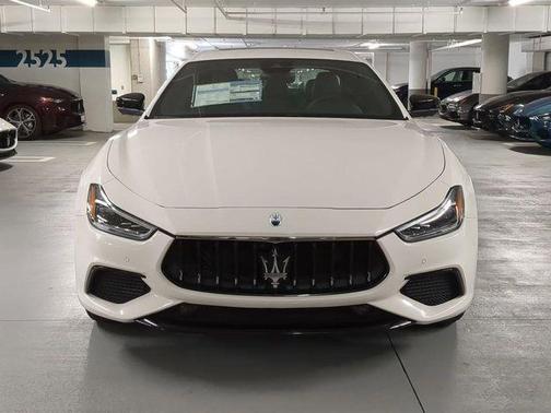 Bianco 2024 Maserati Ghibli Modena Ultima Q4