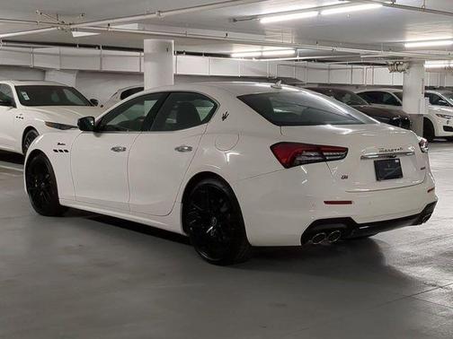 Bianco 2024 Maserati Ghibli Modena Ultima Q4