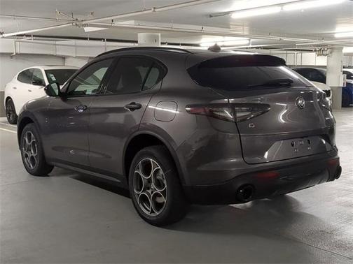 2025 Alfa Romeo Stelvio Base