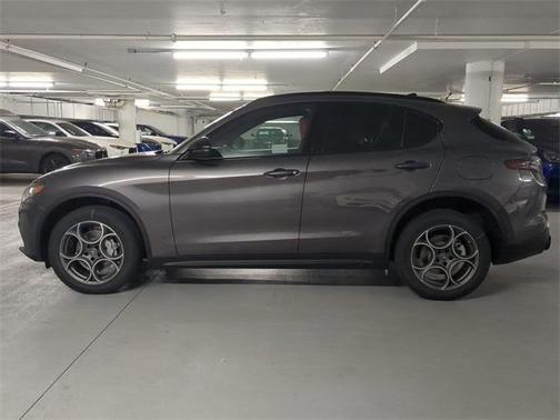 2025 Alfa Romeo Stelvio Base