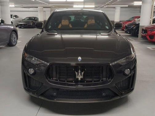 Nero Noctis 2024 Maserati Levante Trofeo V8 Ultima