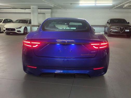 Blu 2025 Maserati GranTurismo Folgore Base