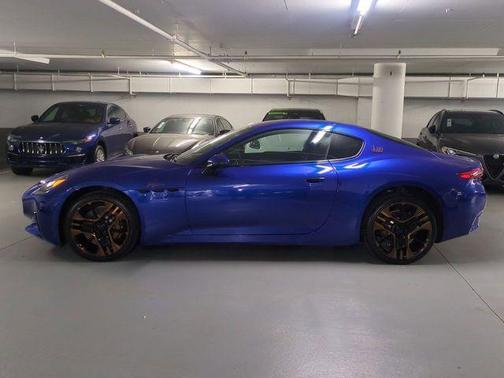 Blu 2025 Maserati GranTurismo Folgore Base
