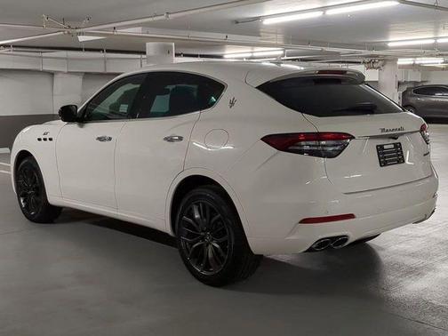 Bianco 2024 Maserati Levante GT Ultima